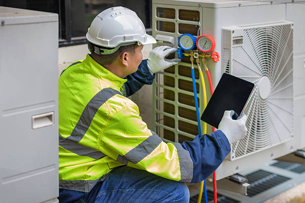Professional Hvac technician working in Saunderstown, RI